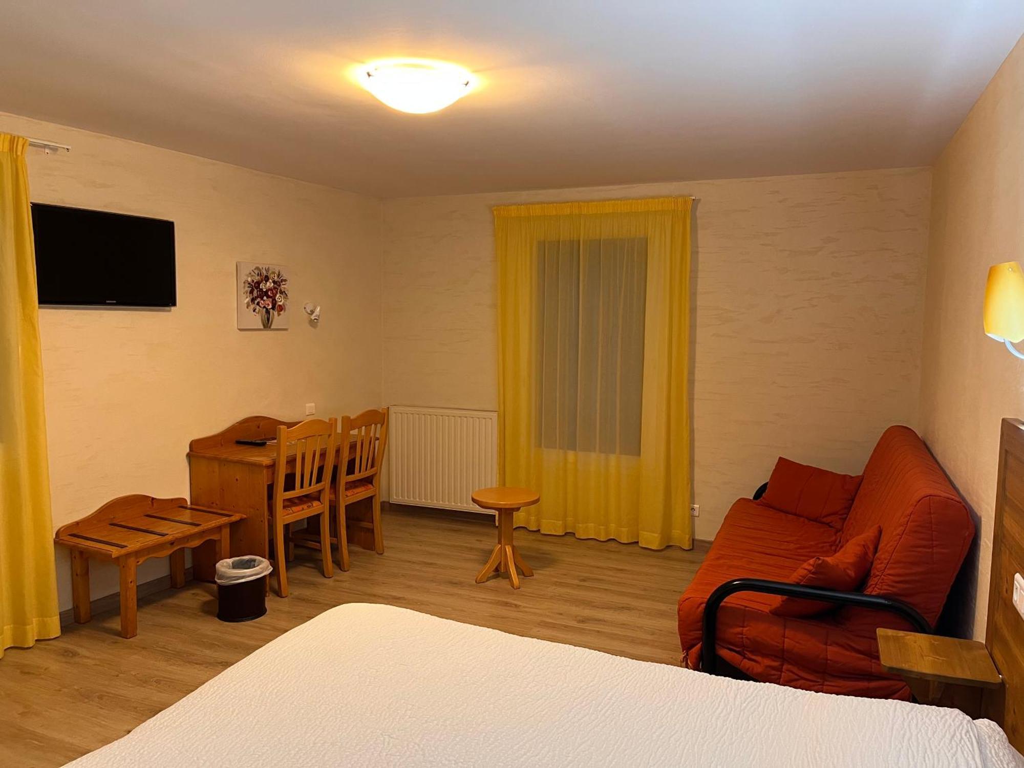Logis Hotel Spa Restaurant Le Provence Lanarce Exterior foto