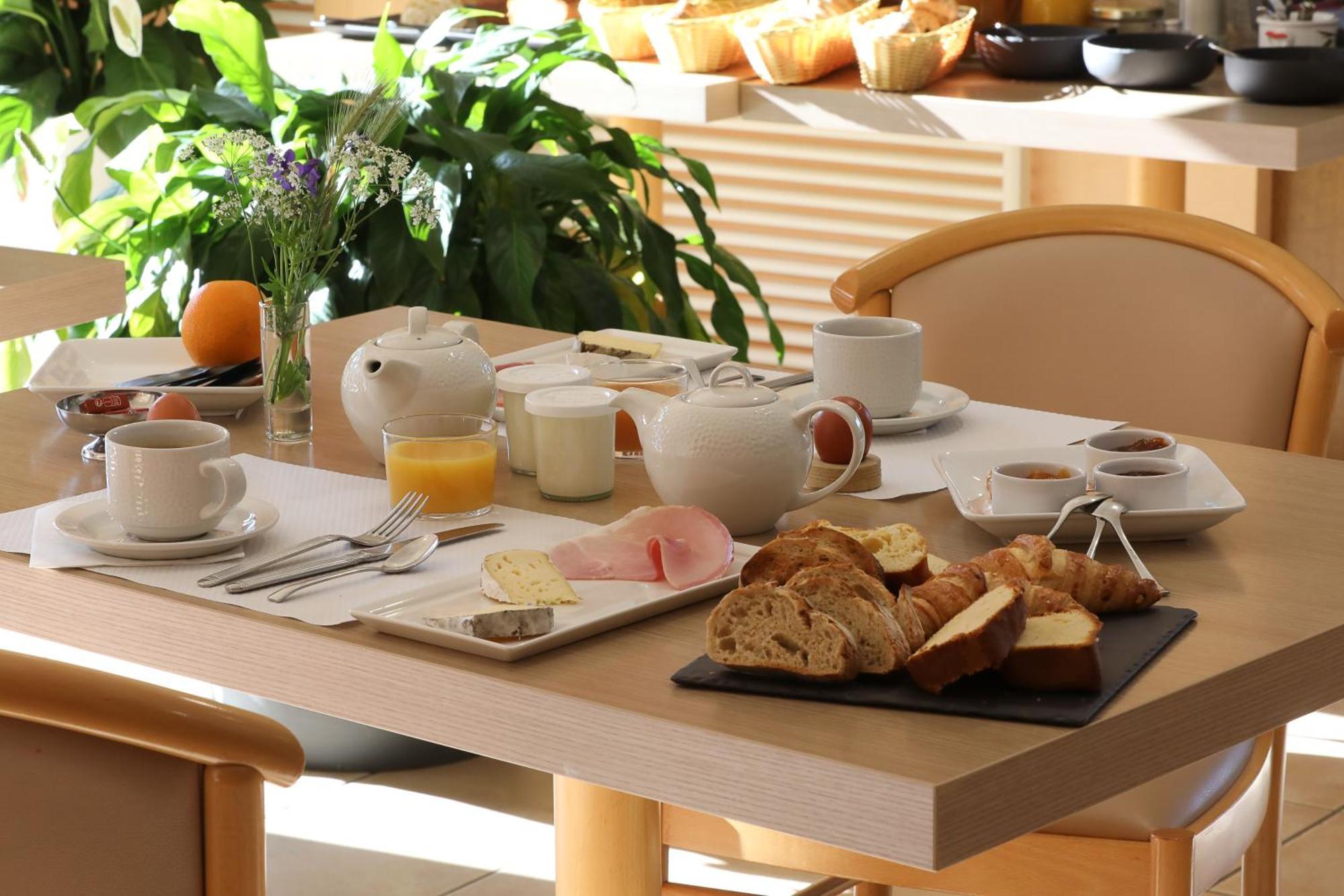 Logis Hotel Spa Restaurant Le Provence Lanarce Exterior foto
