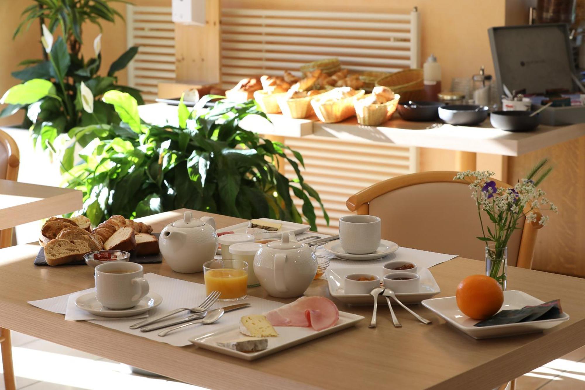 Logis Hotel Spa Restaurant Le Provence Lanarce Exterior foto
