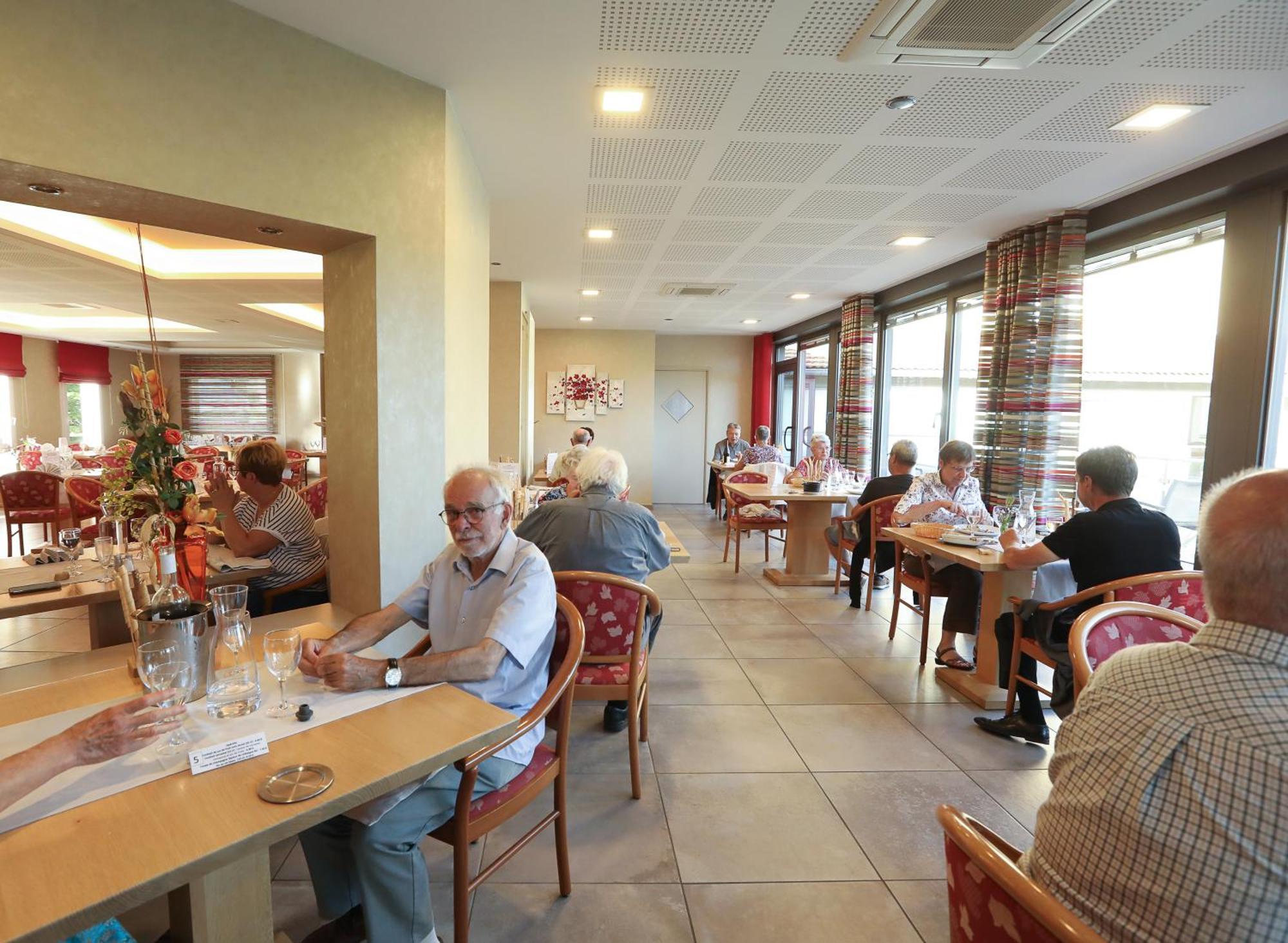 Logis Hotel Spa Restaurant Le Provence Lanarce Exterior foto